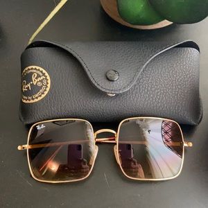 Ray Ban 1971 Square Classic.